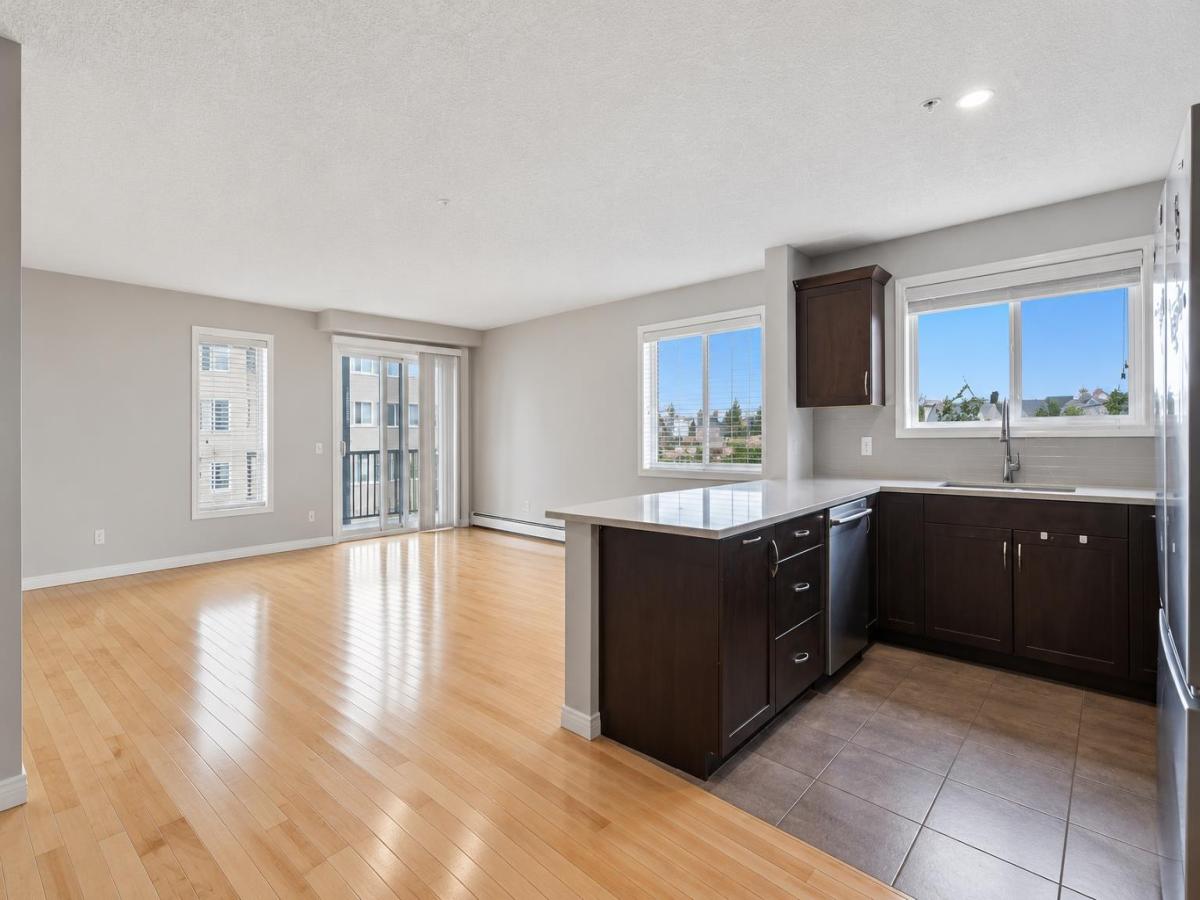 3301, 10 Country Village Park NE Calgary AB T3K0W5 | MLS #A2347920 MLS #A2347920 image #0