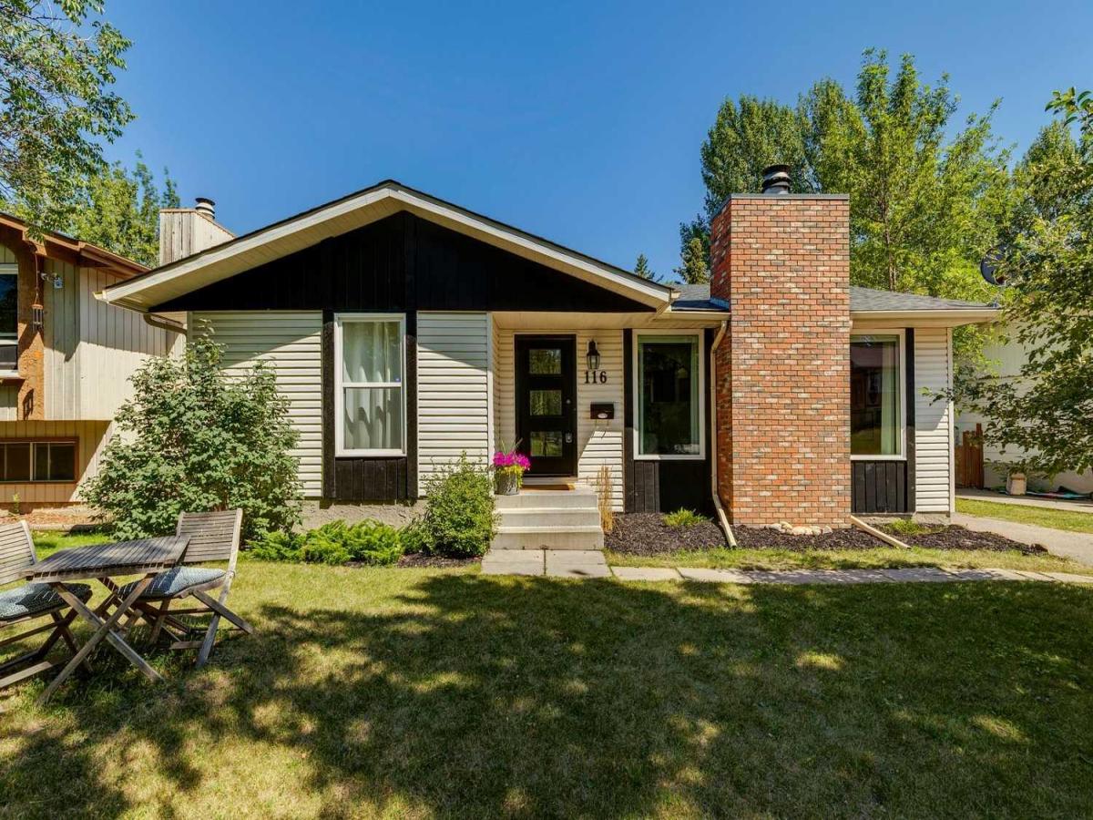 116 Cantrell Place SW Calgary AB T2N 1X2 | MLS #A2348269 MLS #A2348269 image #0
