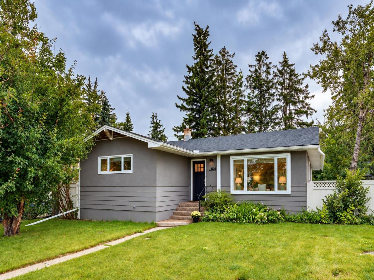 5327 17 Avenue SW Calgary AB T3E 0E8 | MLS #A2348749 MLS #A2348749 image #0