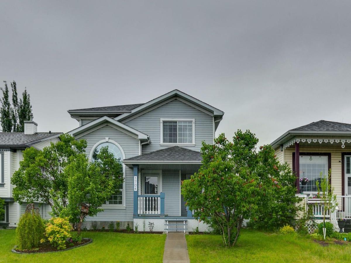 1704 Woodside Boulevard NW Airdrie AB T4B2K1 | MLS #A2348790 MLS #A2348790 image #0