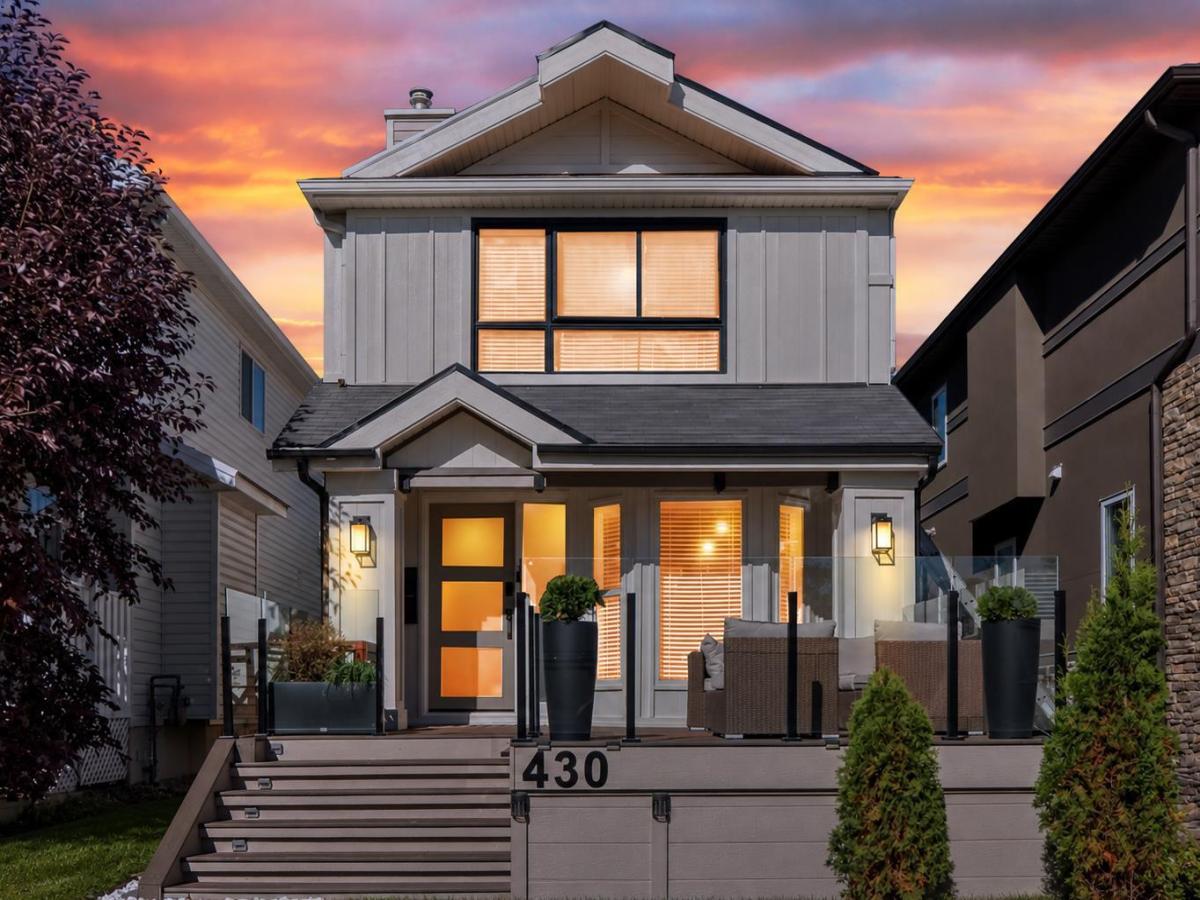 430 56 Avenue SW Calgary AB T2V 0G5 | MLS #A2348906 MLS #A2348906 image #0
