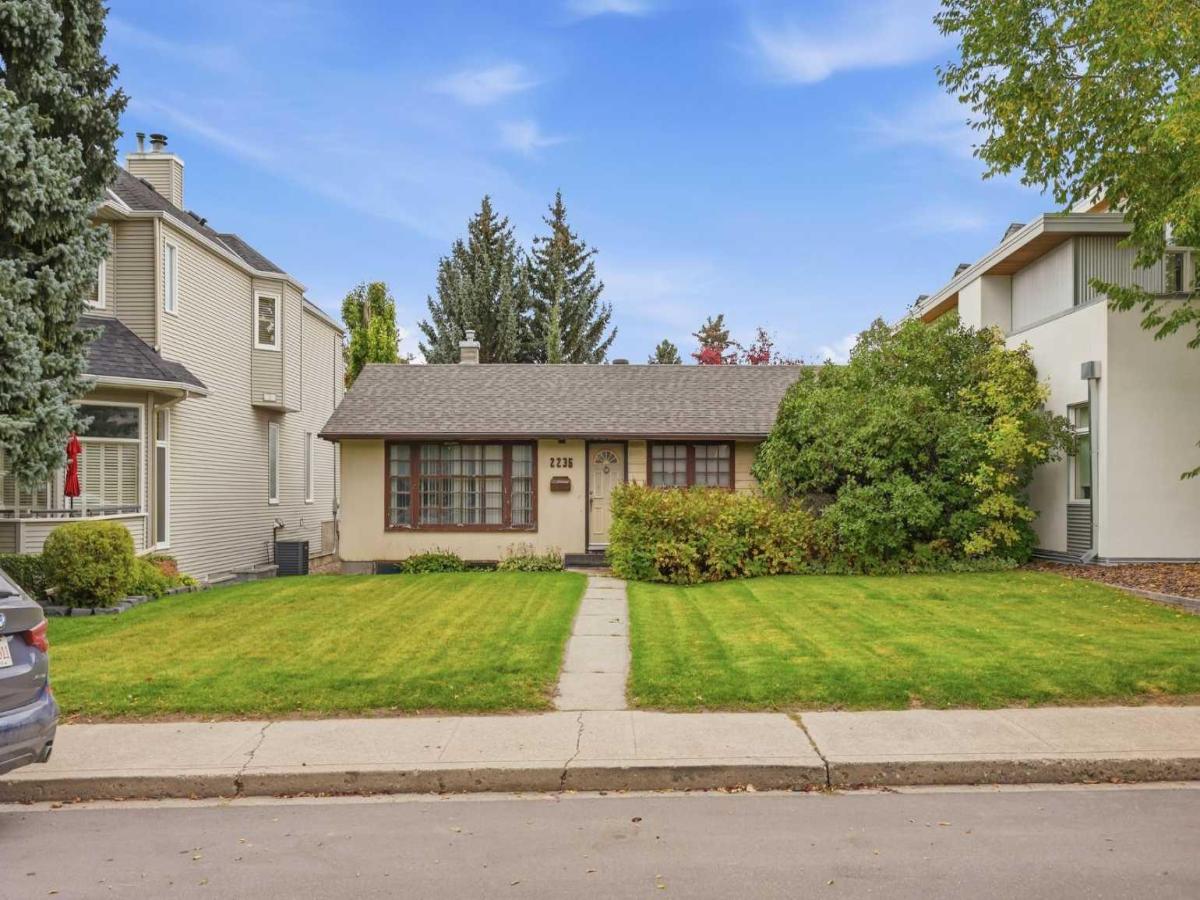 2235 31 Avenue SW Calgary AB T2T 1T7 | MLS #A2348984 MLS #A2348984 image #0
