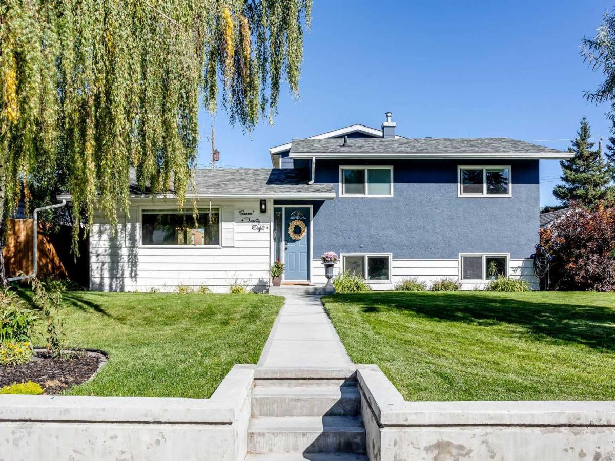 728 71 Avenue SW Calgary AB T2V0R4 | MLS #A2349122 MLS #A2349122 image #0
