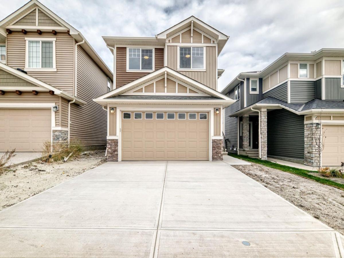 1359 Bayview Crescent SW Airdrie AB T4B 5P1 | MLS #A2349234 MLS #A2349234 image #0