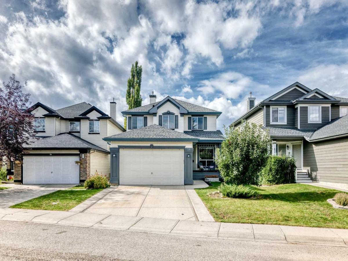 Calgary Homes from $600k to $700k MLS #A2349301 image #0