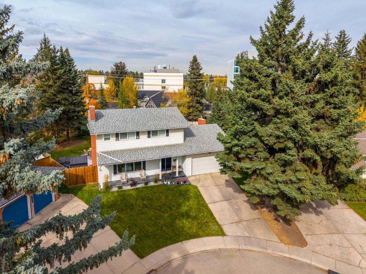 7007 Kenosee Place SW Calgary AB T2V 2L6 | MLS #A2350261 MLS #A2350261 image #0