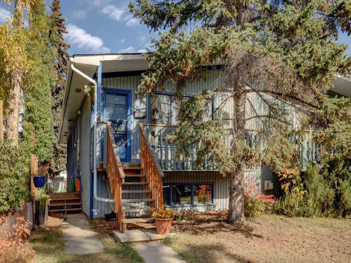 8636 47 Avenue NW Calgary AB T3B 2A2 | MLS #A2350814 MLS #A2350814 image #0
