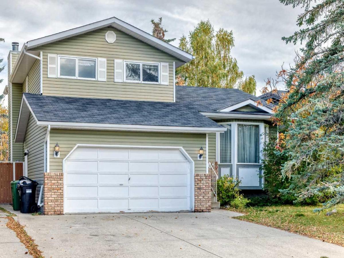 64 Edforth Crescent NW Calgary AB T3A 3X4 | MLS #A2350967 MLS #A2350967 image #0