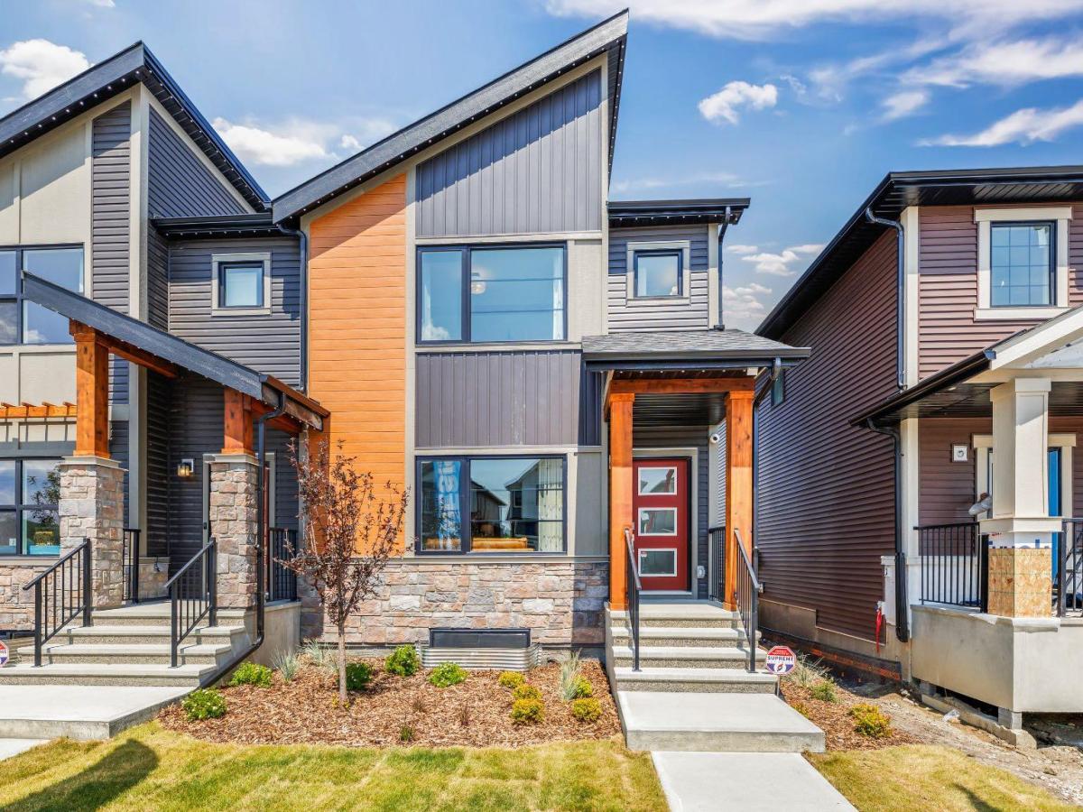 10 Fireside Close Cochrane AB T4C 3E1 | MLS #A2351153 MLS #A2351153 image #0
