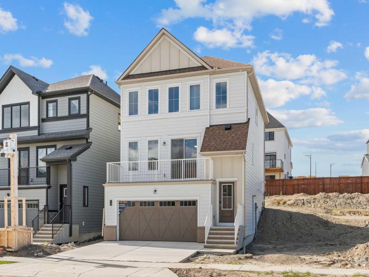1055 Thimbleberry Hill SW Airdrie AB T4B 5S1 | MLS #A2351172 MLS #A2351172 image #0