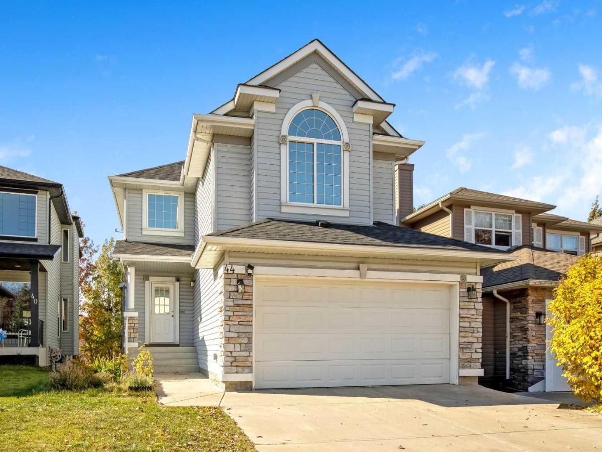 44 Rocky Ridge Close NW Calgary AB T3G 4X1 | MLS #A2351398 MLS #A2351398 image #0