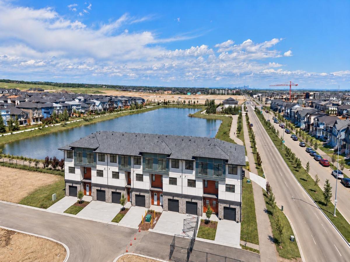 705, 30 Creekside Villas SW Calgary AB T1T1Z1 | MLS #A2351868 MLS #A2351868 image #0