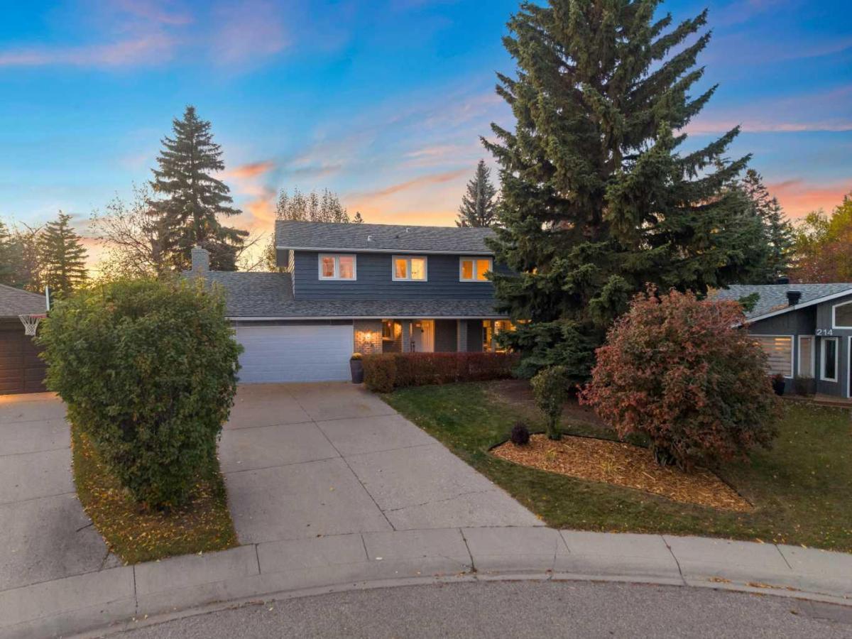 216 Lake Erie Place SE Calgary AB T2J 2L5 | MLS #A2352053 MLS #A2352053 image #0