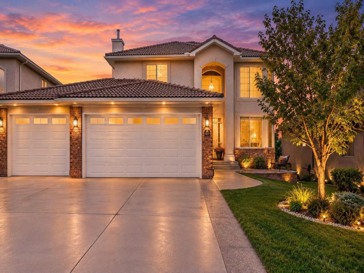 Calgary North West Houses MLS #A2352832 image #0