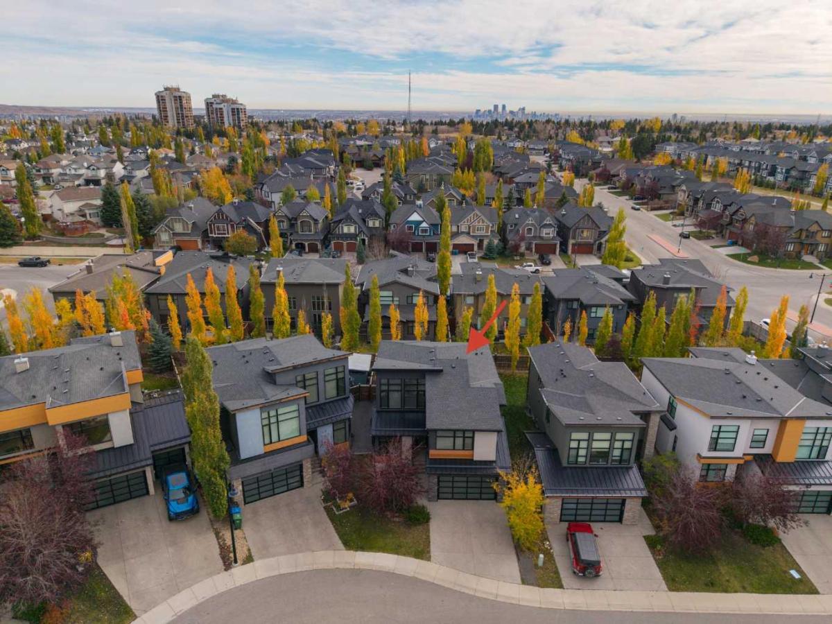 18 West Point Mews SW Calgary AB T3H 0X4 | MLS #A2353289 MLS #A2353289 image #0
