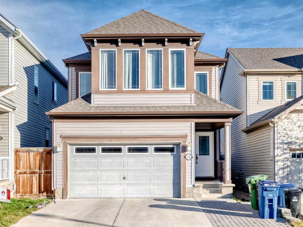 151 Windwood Grove SW Airdrie AB T4B3S8 | MLS #A2353611 MLS #A2353611 image #0