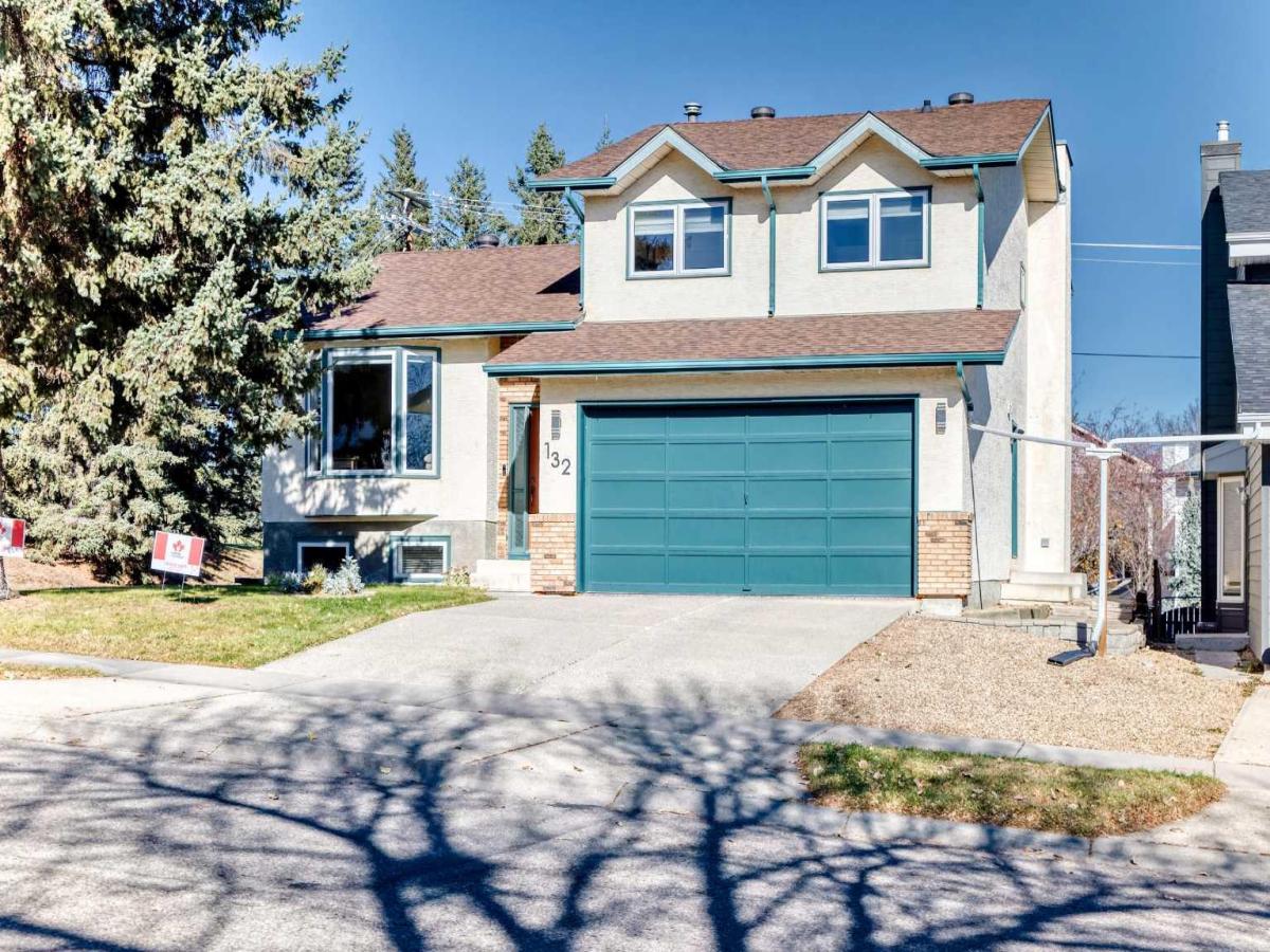 132 Millrise Drive SW Calgary AB T2Y 2G2 | MLS #A2353997 MLS #A2353997 image #0
