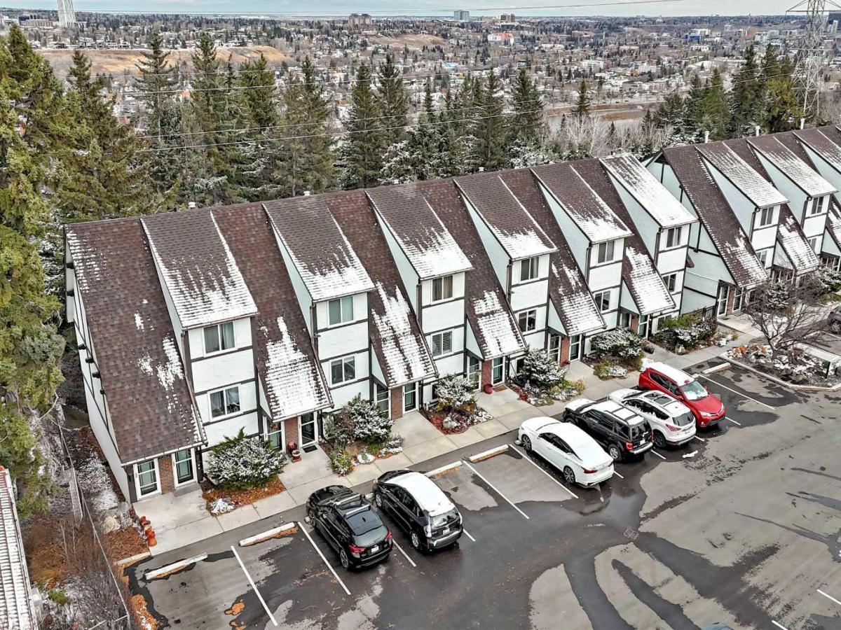 12, 304 Cedar Crescent SW Calgary AB T3C 2Y8 | MLS #A2354804 MLS #A2354804 image #0