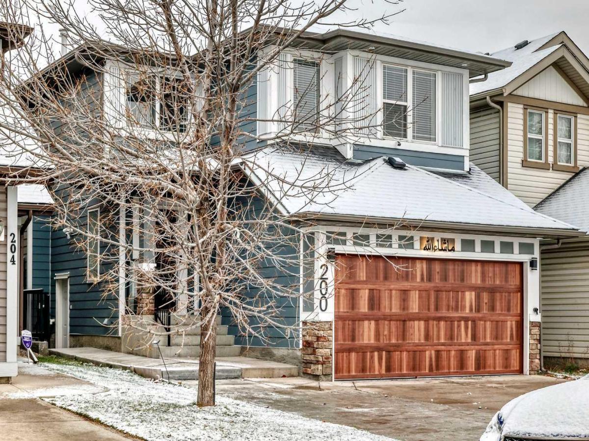 200 Panora Close NW Calgary AB T2L 2L2 | MLS #A2354887 MLS #A2354887 image #0