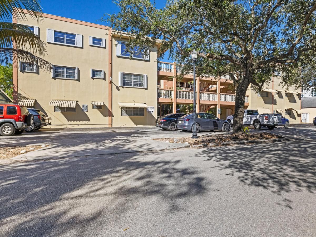 MLS #RX-10936402 image #0
