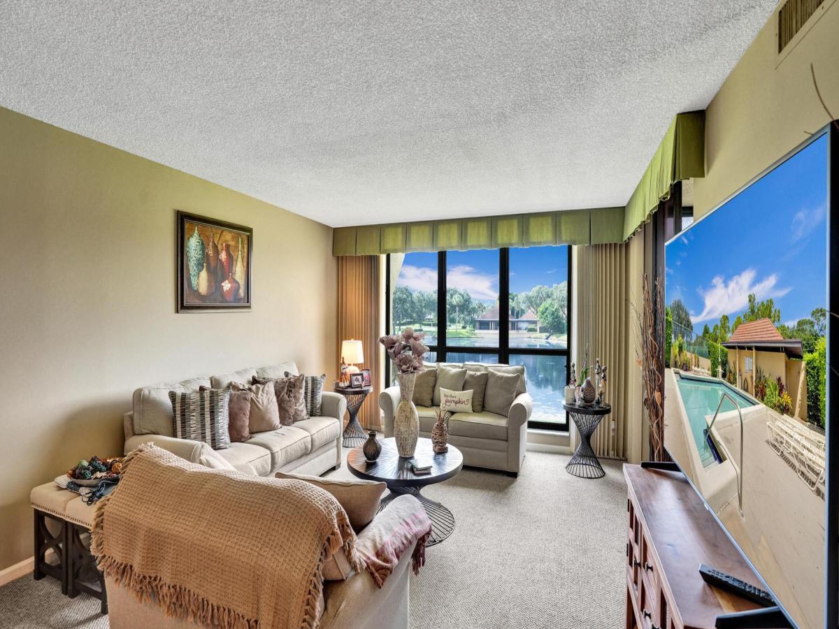 MLS #RX-11018705 image #0