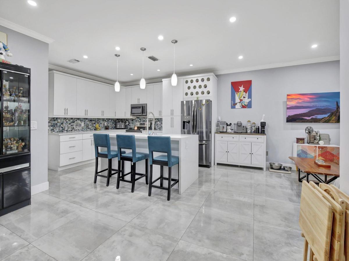 MLS #RX-11020164 image #0