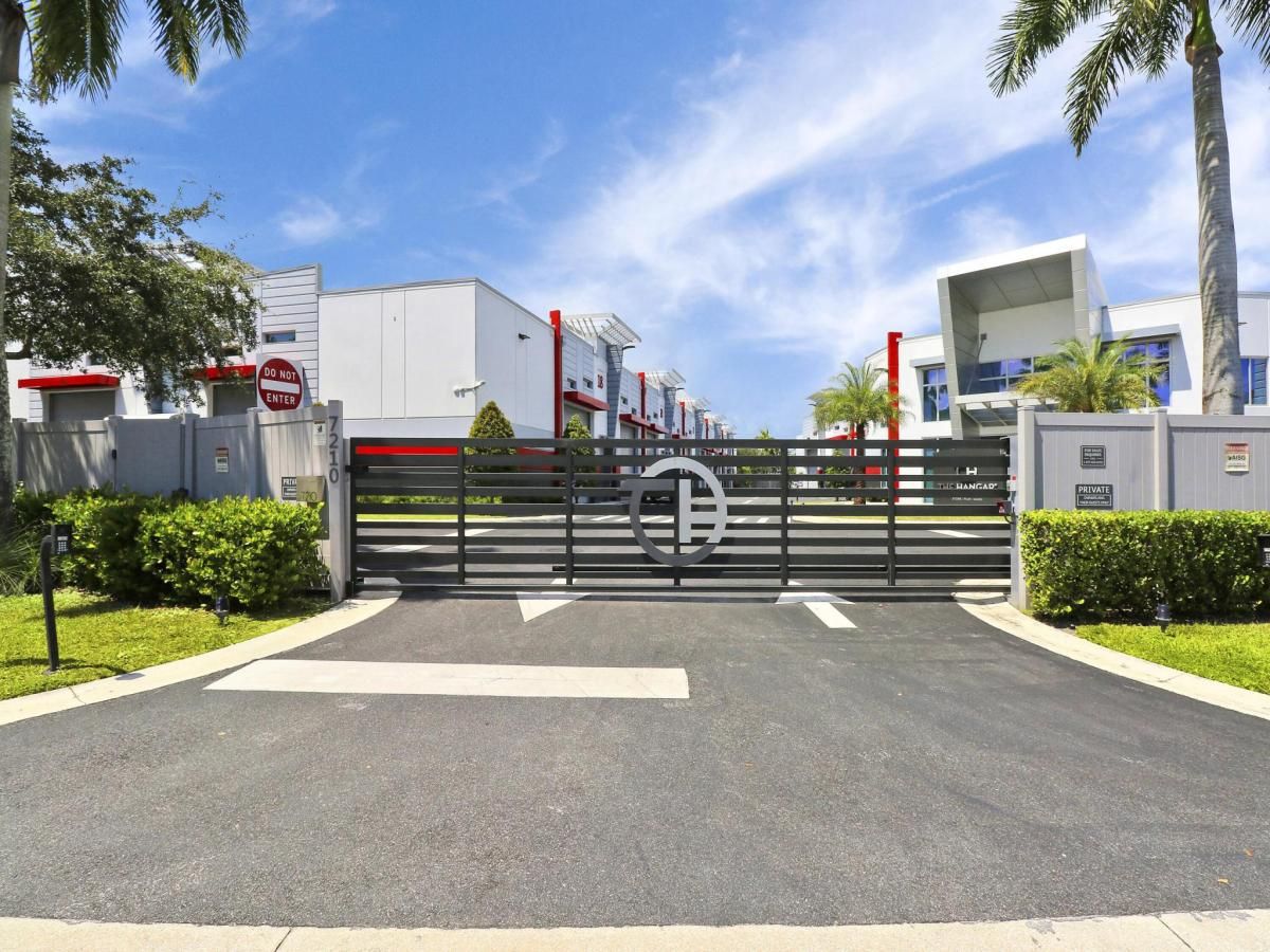 MLS #RX-11038057 image #0