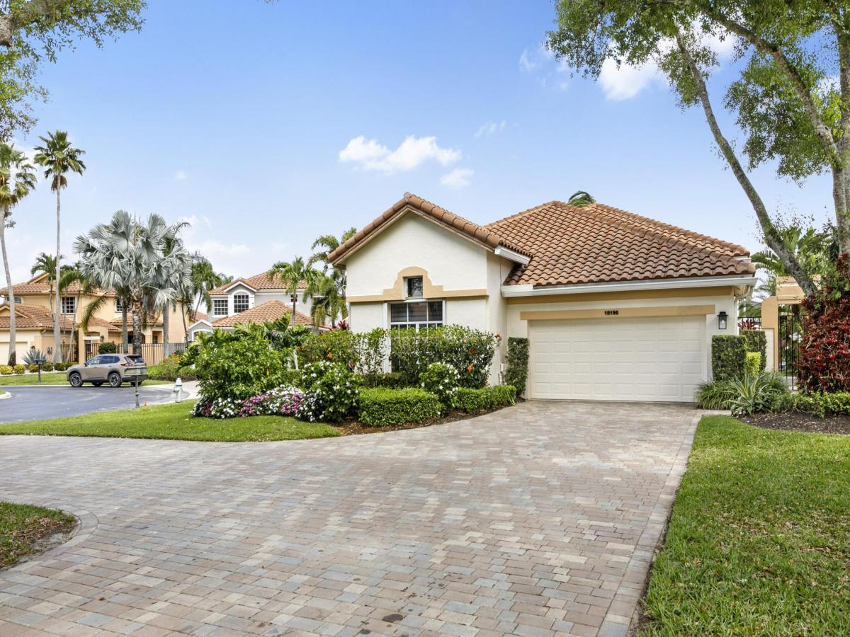 MLS #RX-11053735 image #0