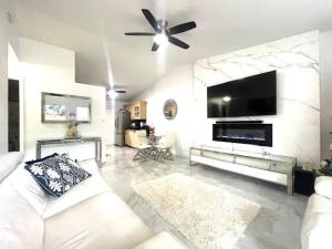 MLS #RX-11060470 image #0