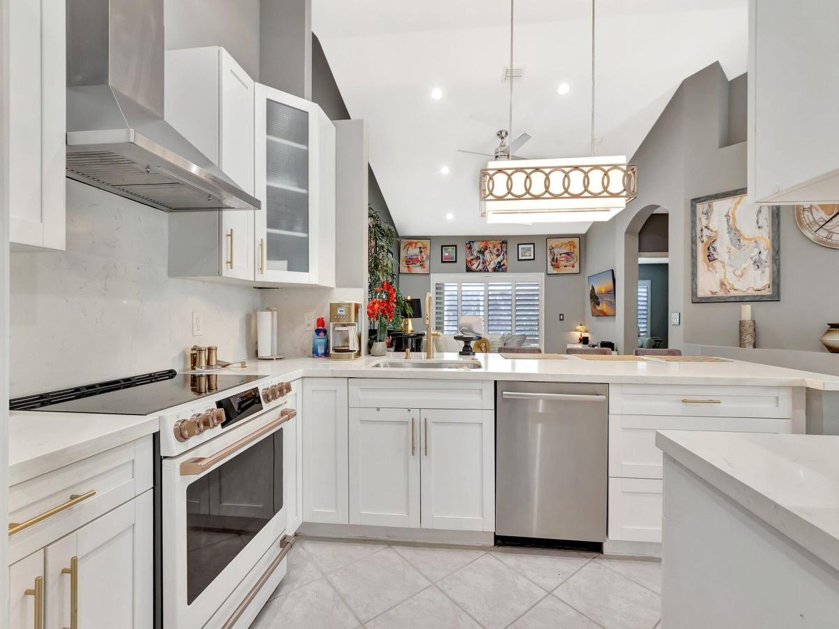 MLS #RX-11082826 image #0