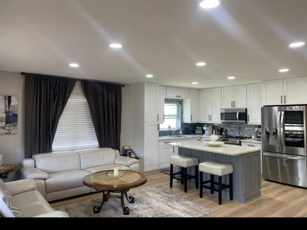 MLS #RX-11085255 image #0