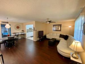 MLS #RX-11098567 image #0