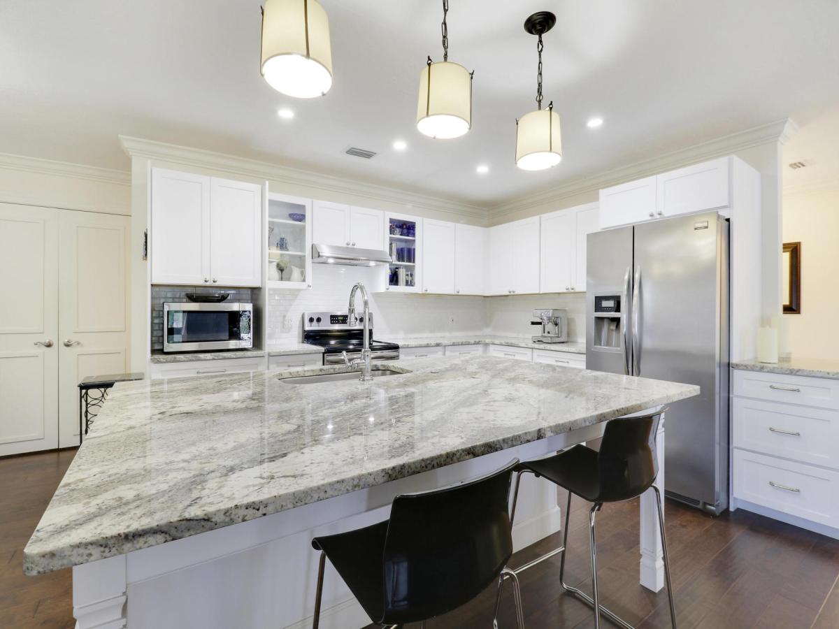 MLS #RX-11100660 image #0