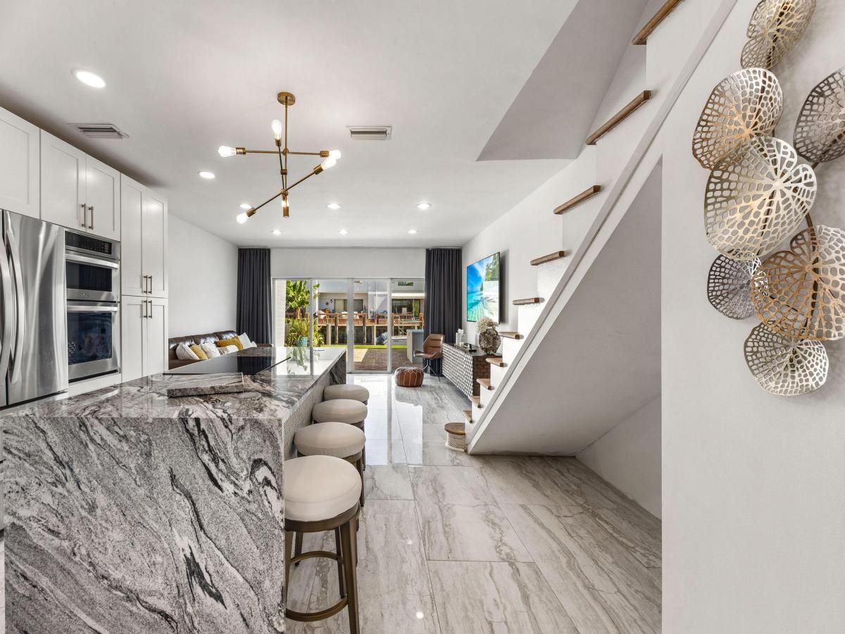 MLS #RX-11102002 image #0