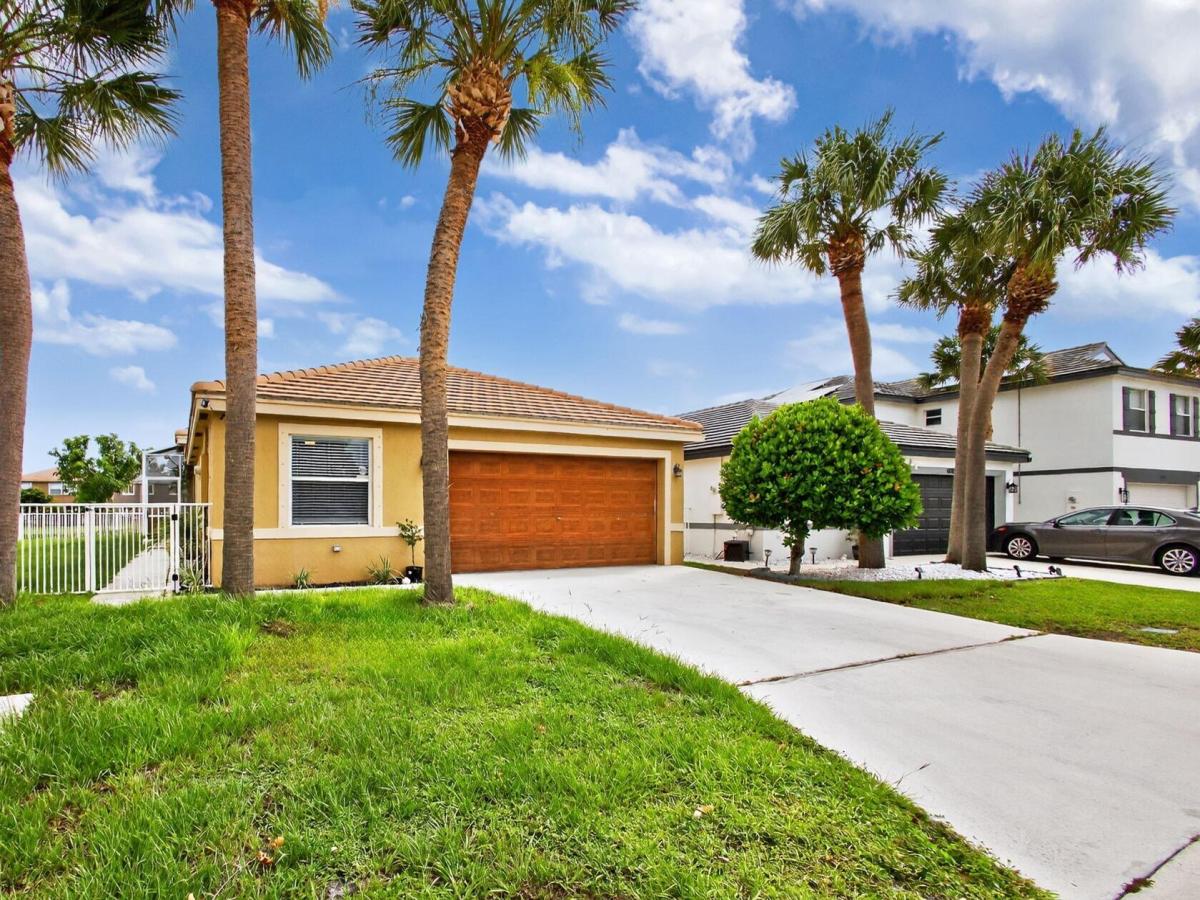 MLS #RX-11104596 image #0