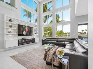 MLS #RX-11108581 image #0