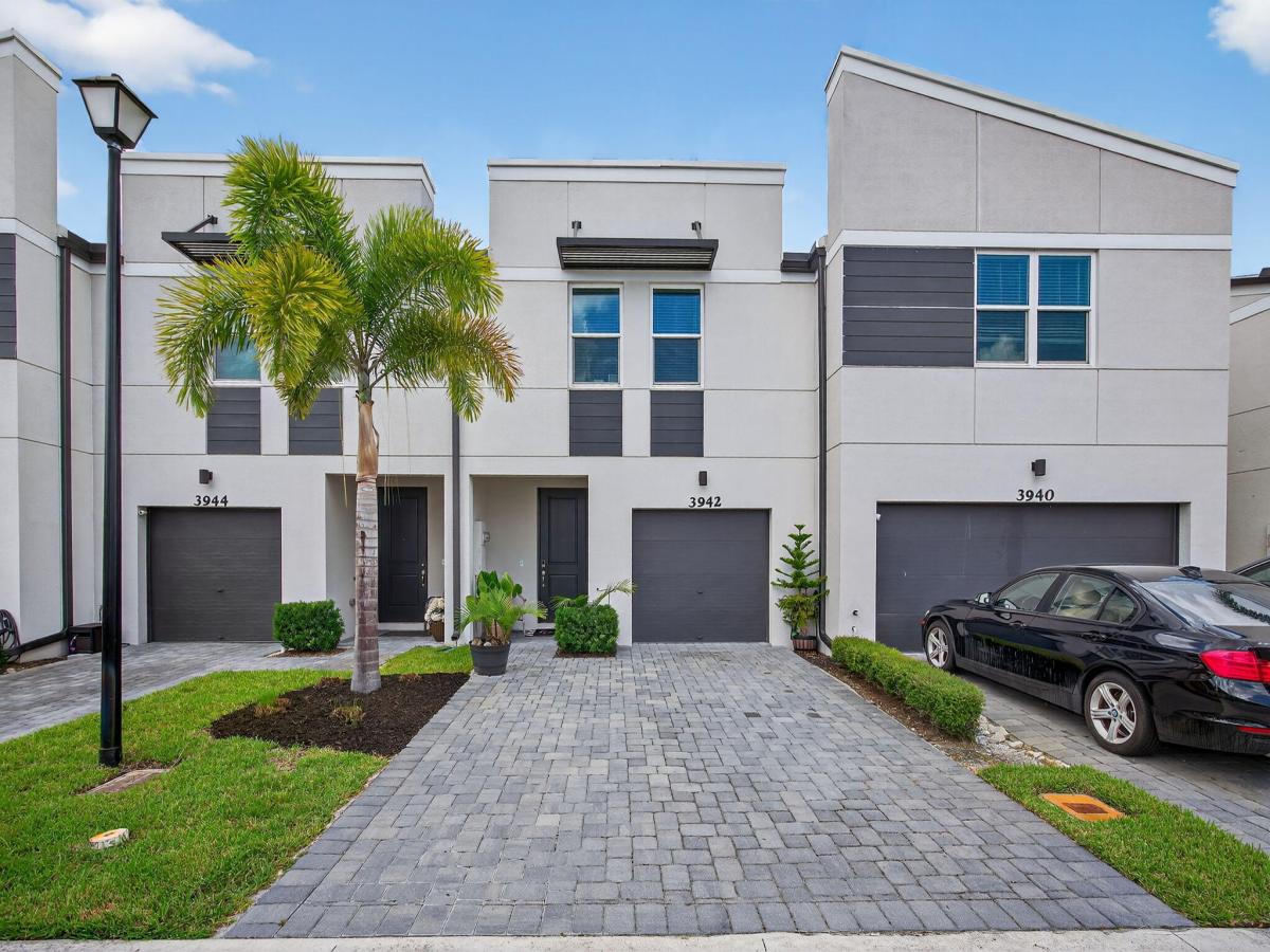 MLS #RX-11113437 image #0