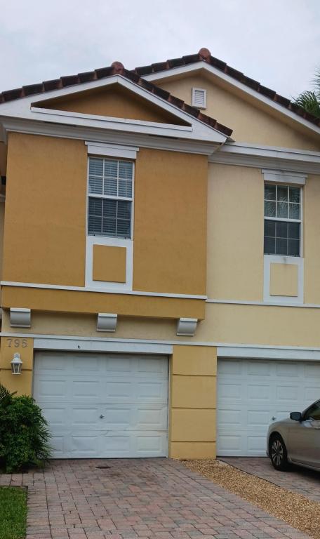 MLS #RX-11113617 image #0