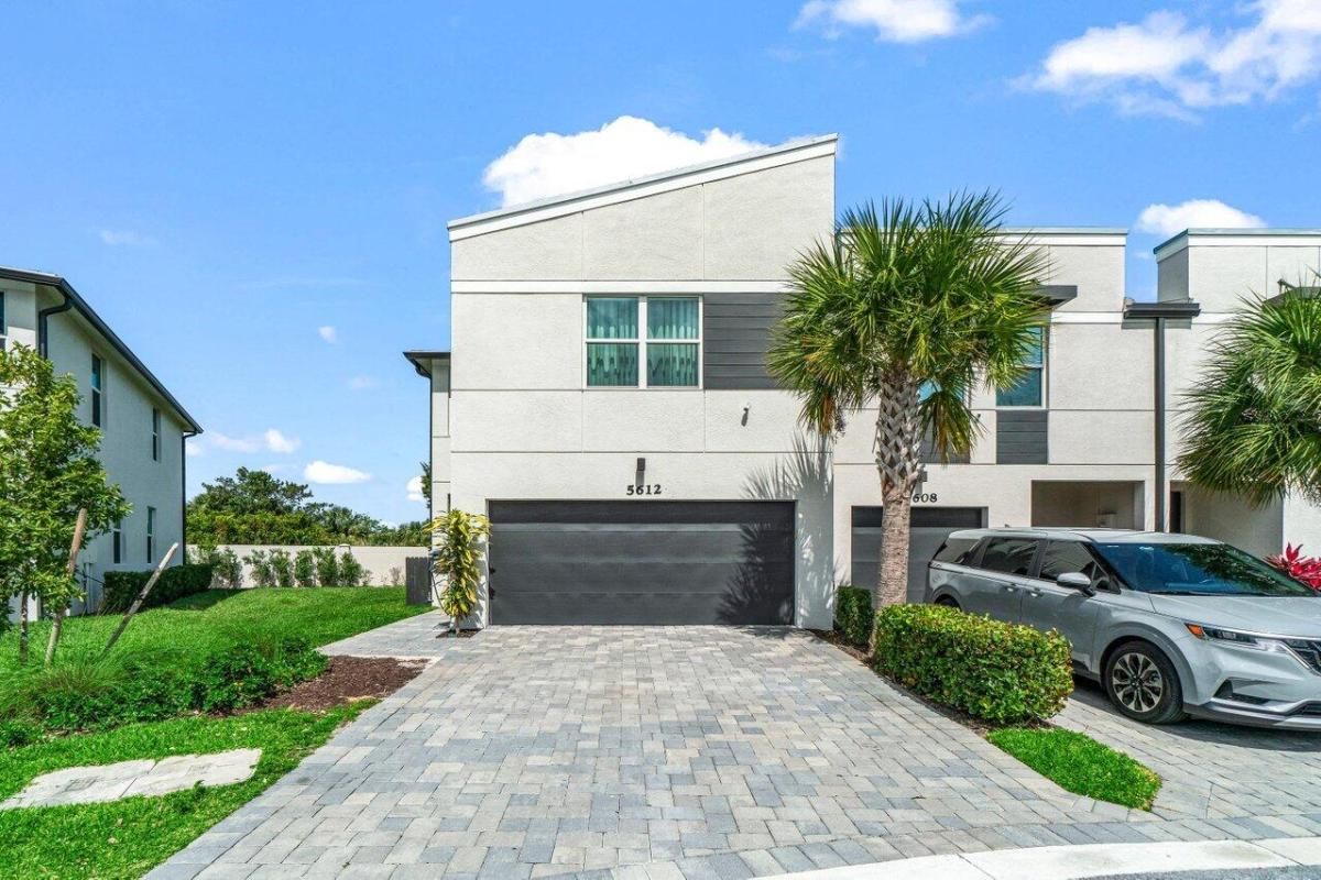 MLS #RX-11114032 image #0