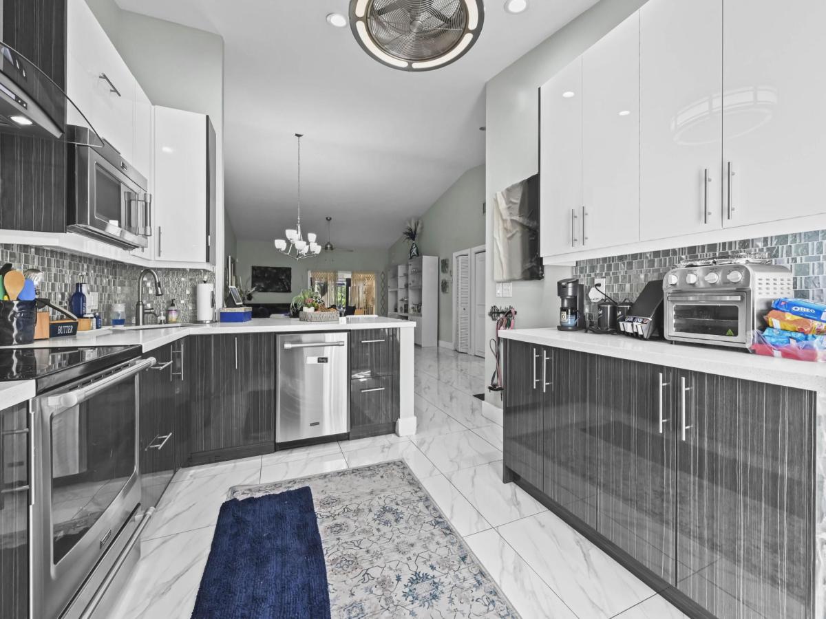 MLS #RX-11115763 image #0