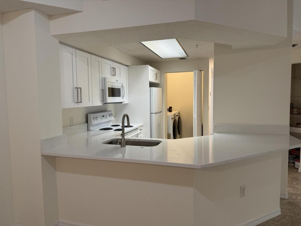 MLS #RX-10961483 image #0