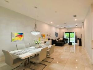 MLS #RX-11117631 image #0