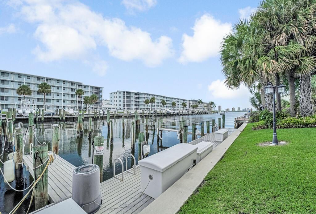 MLS #RX-11118143 image #0