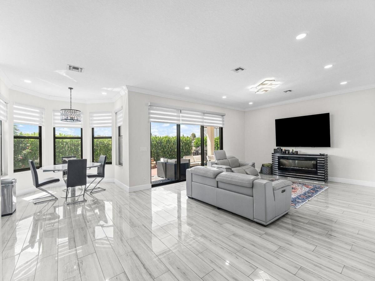 MLS #RX-11118288 image #0