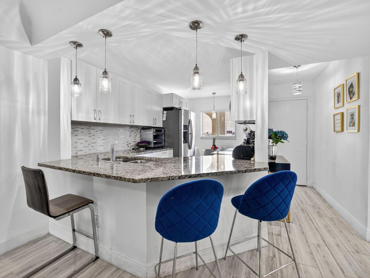 MLS #RX-11119952 image #0