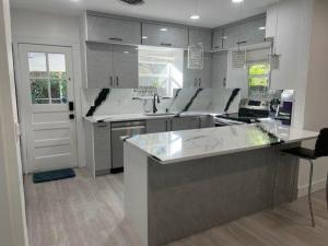 MLS #RX-11121581 image #0