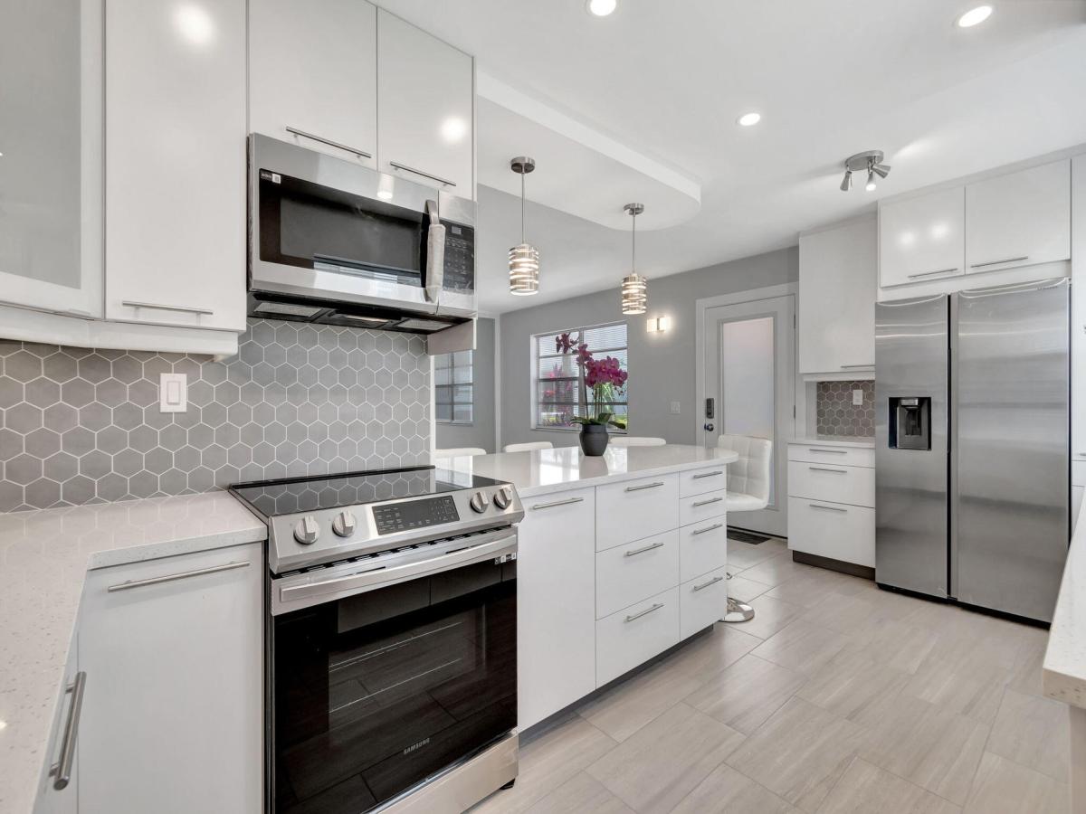 MLS #RX-11122743 image #0