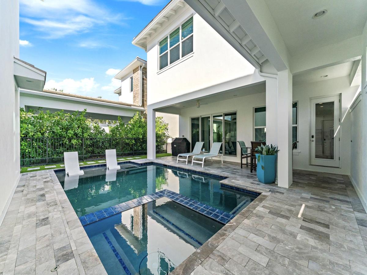 MLS #RX-11126580 image #0