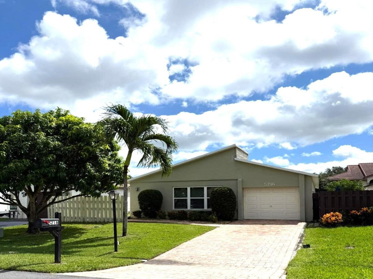 MLS #RX-11128077 image #0