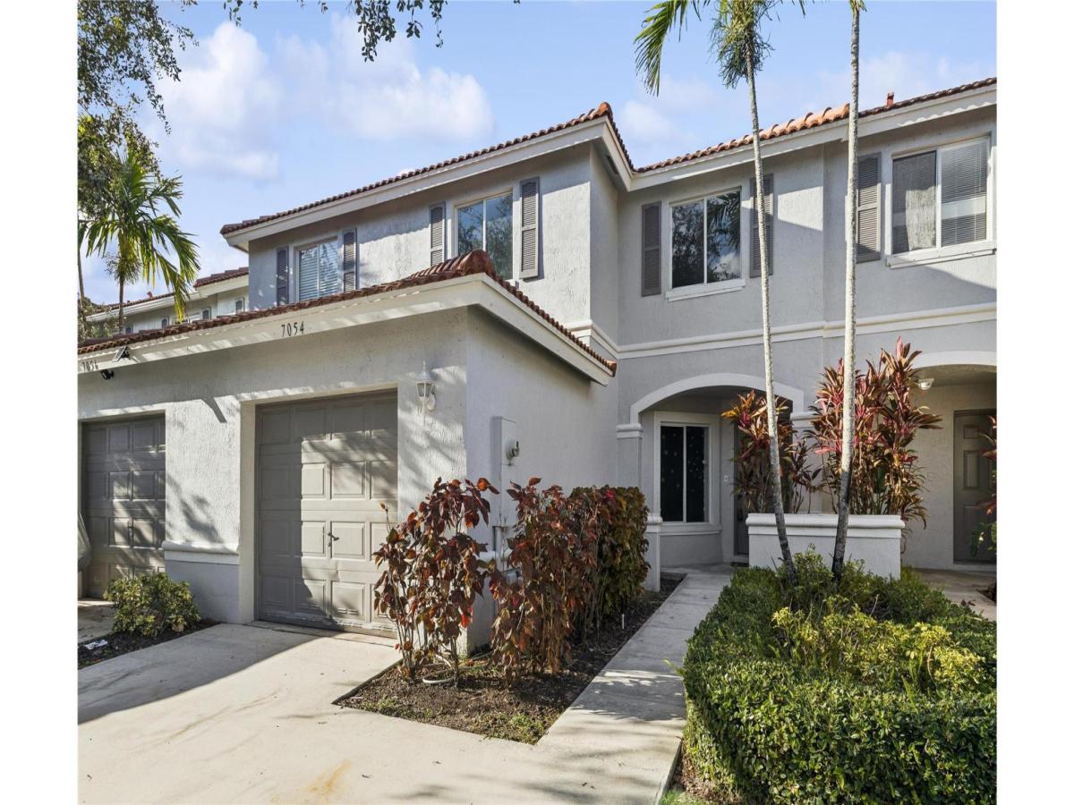 MLS #RX-11128286 image #0